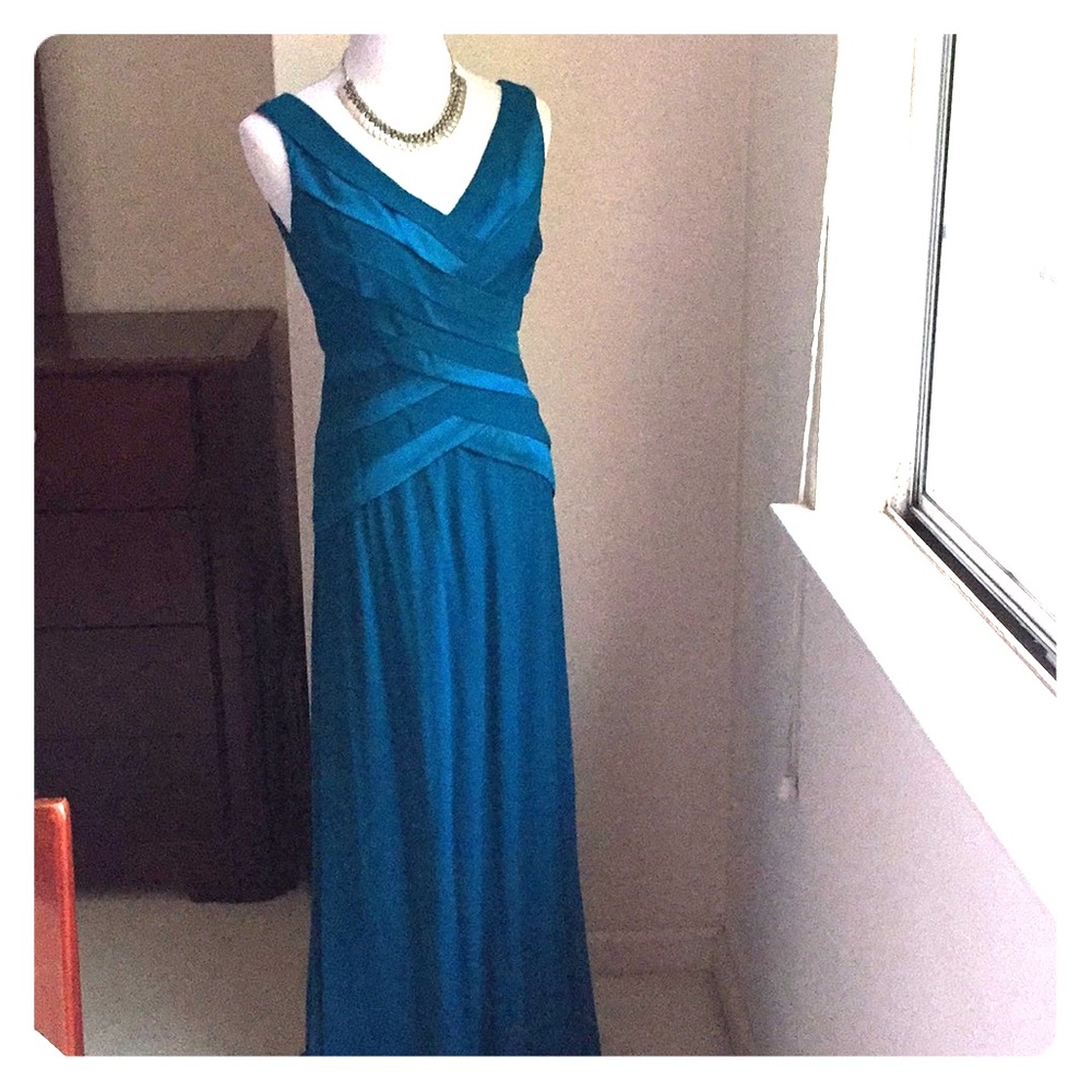 Tadashi Signature Petite Evening Cocktail Gown